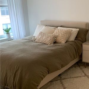 Parachute Linen Queen Duvet Cover and 2 King Pillowcases